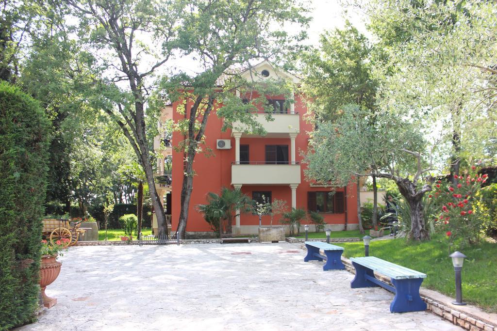 Aqua Family Apartments Karigador Exterior photo