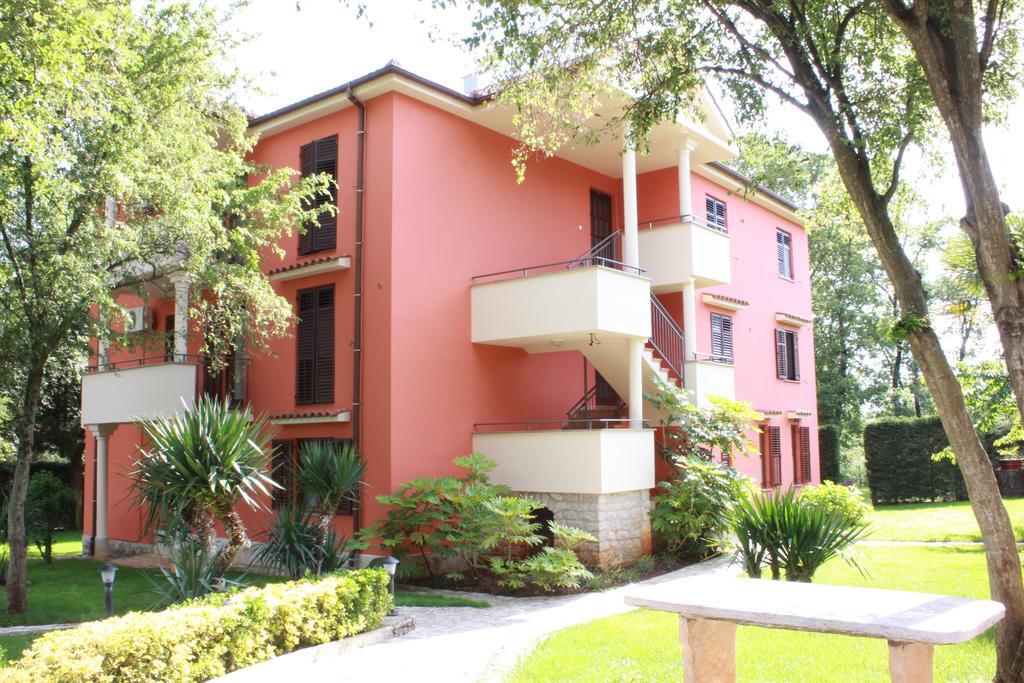 Aqua Family Apartments Karigador Exterior photo